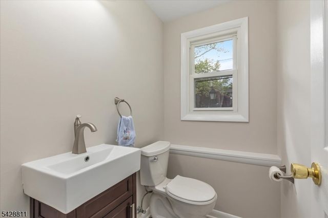 1075 Charles St, Mountainside Boro, NJ 07092