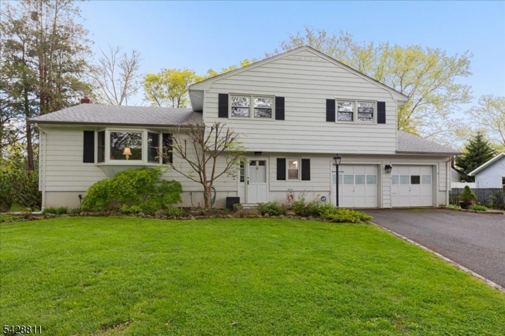 1075 Charles St, Mountainside Boro, NJ 07092