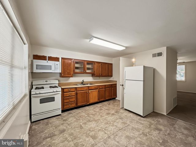 7871 ST BRIDGET LN, Dundalk, MD 21222