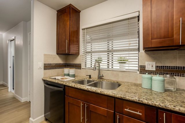 6001 Joaquin Murieta Ave F, Newark, CA 94560