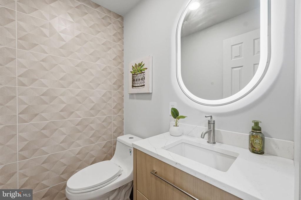 Image 16 of property listing at 107 CHERRYWOOD DR, Gaithersburg, MD 20878