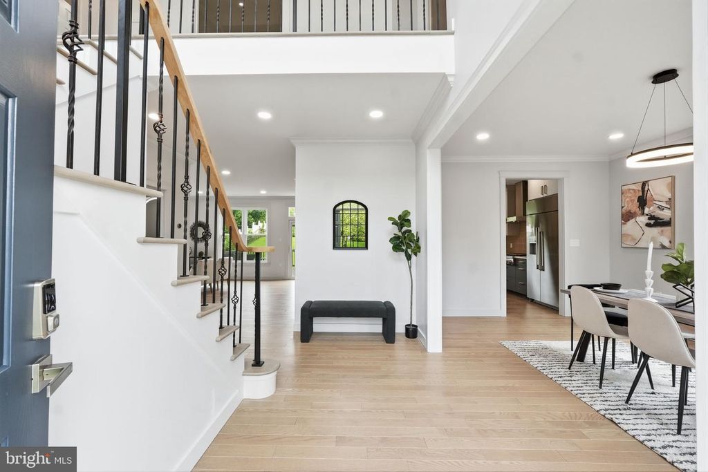 Image 3 of property listing at 107 CHERRYWOOD DR, Gaithersburg, MD 20878