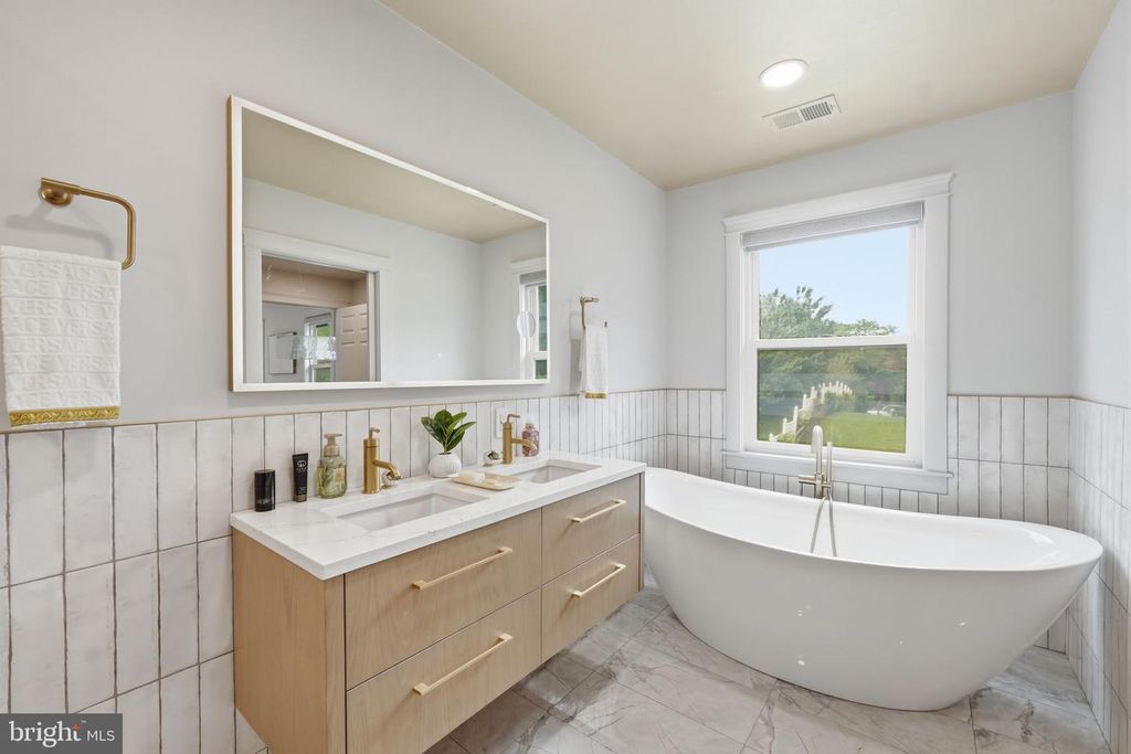 Image 22 of property listing at 107 CHERRYWOOD DR, Gaithersburg, MD 20878
