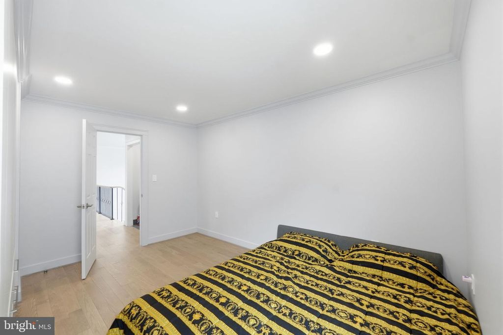 Image 26 of property listing at 107 CHERRYWOOD DR, Gaithersburg, MD 20878