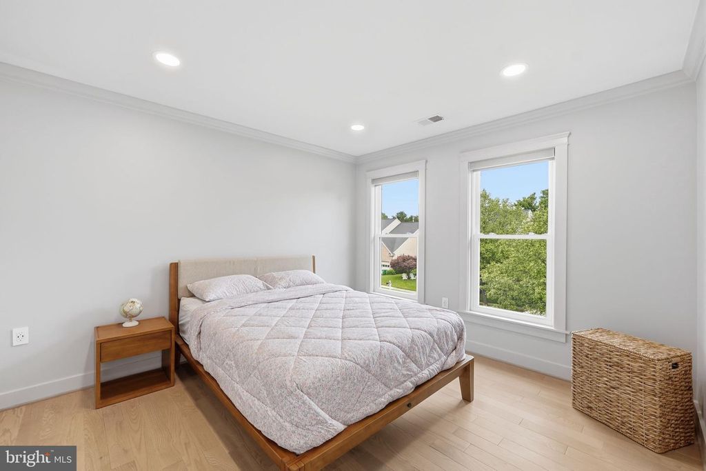 Image 27 of property listing at 107 CHERRYWOOD DR, Gaithersburg, MD 20878