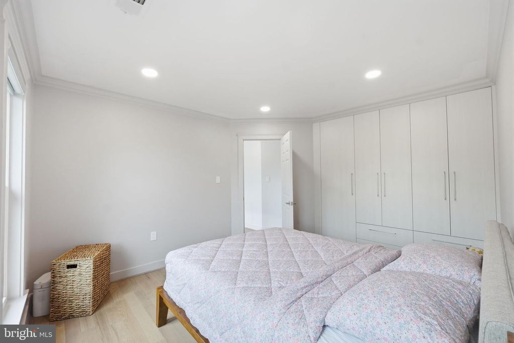 Image 28 of property listing at 107 CHERRYWOOD DR, Gaithersburg, MD 20878