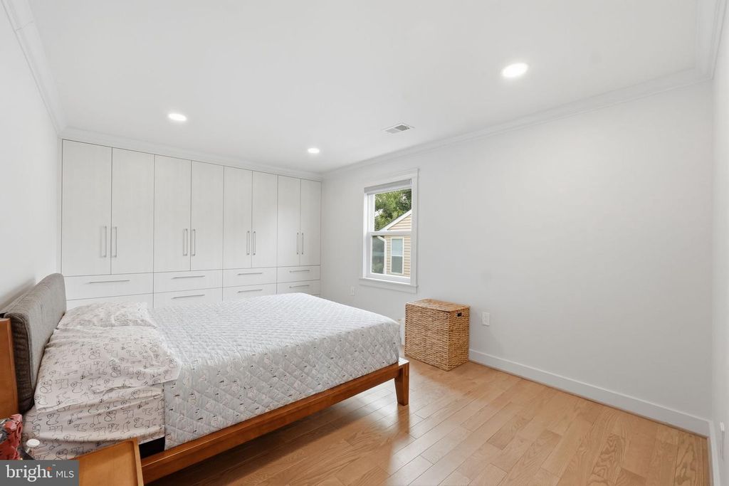 Image 29 of property listing at 107 CHERRYWOOD DR, Gaithersburg, MD 20878