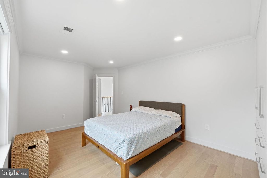 Image 30 of property listing at 107 CHERRYWOOD DR, Gaithersburg, MD 20878