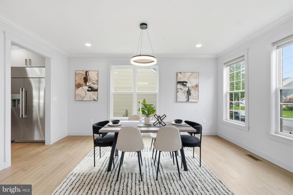 Image 4 of property listing at 107 CHERRYWOOD DR, Gaithersburg, MD 20878