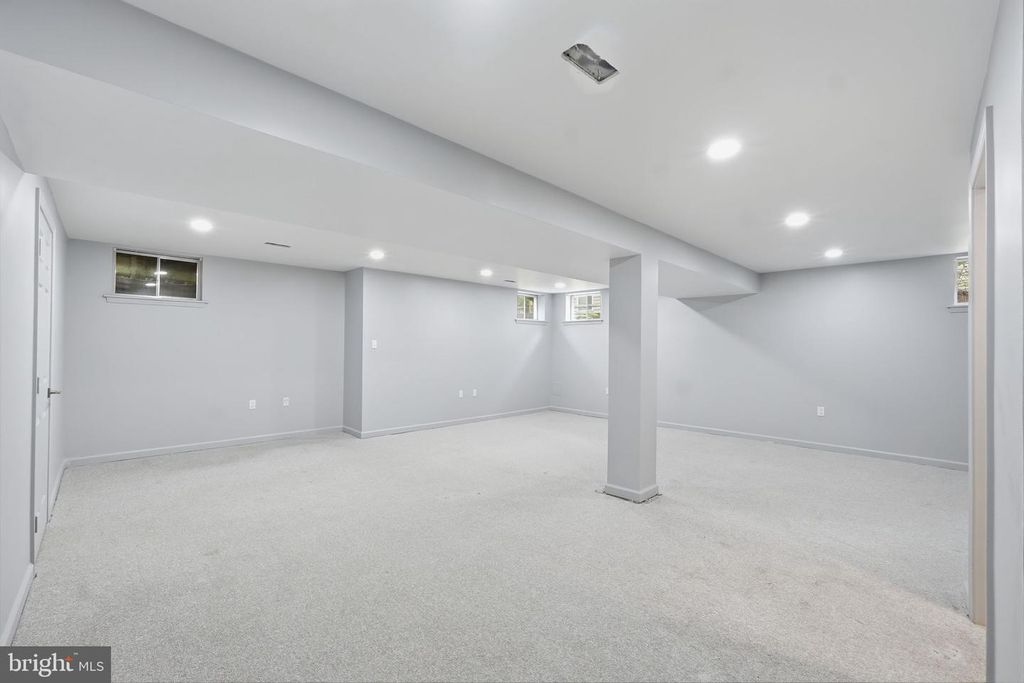 Image 31 of property listing at 107 CHERRYWOOD DR, Gaithersburg, MD 20878