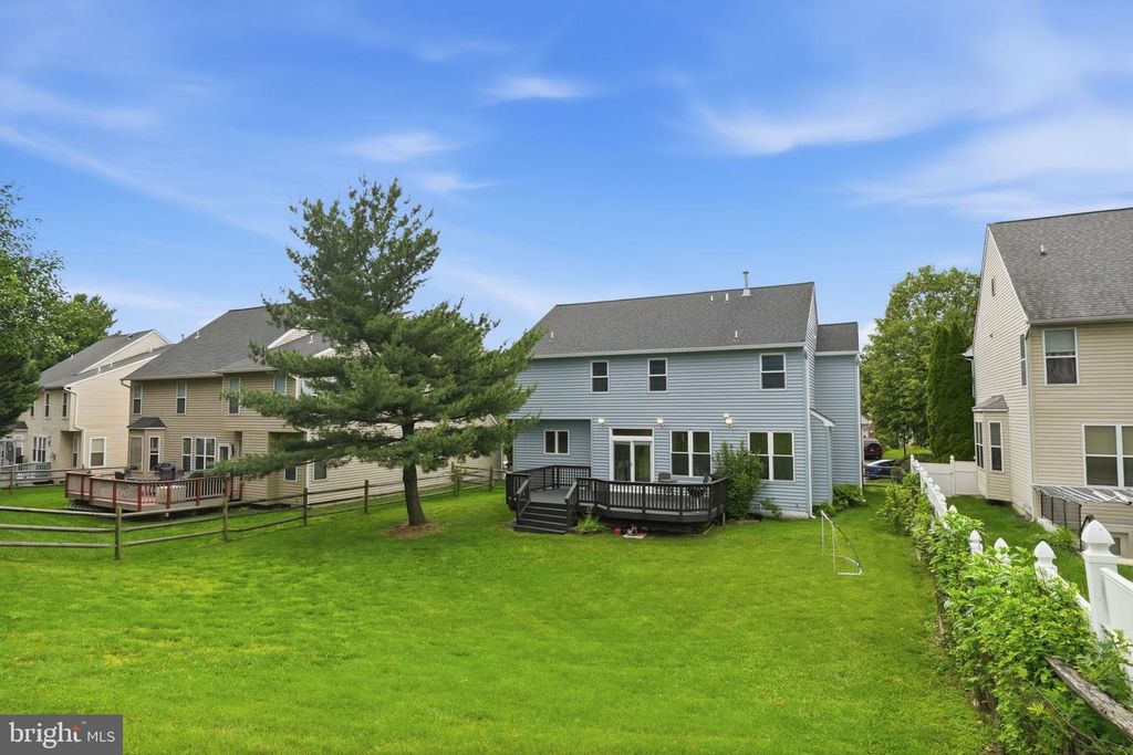 Image 36 of property listing at 107 CHERRYWOOD DR, Gaithersburg, MD 20878
