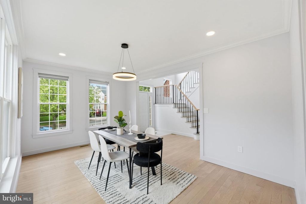 Image 5 of property listing at 107 CHERRYWOOD DR, Gaithersburg, MD 20878