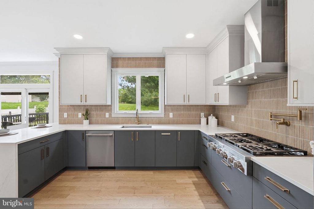 Image 7 of property listing at 107 CHERRYWOOD DR, Gaithersburg, MD 20878