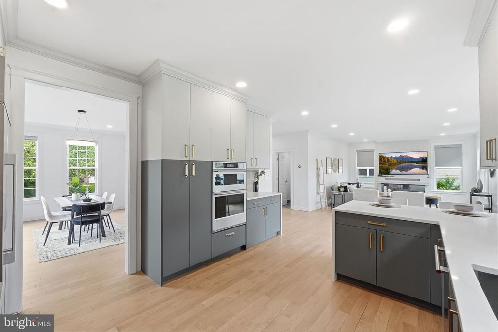 Image 9 of property listing at 107 CHERRYWOOD DR, Gaithersburg, MD 20878