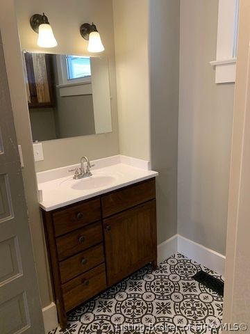 1928 E Spring Street, New Albany, IN 47150