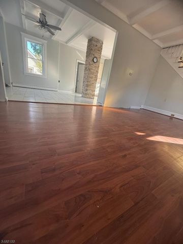 21 Harmon Pl, North Haledon Boro, NJ 07508