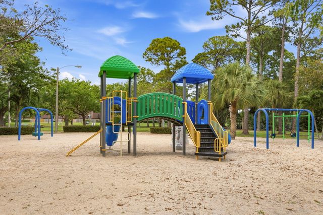 1807 18th Lane, Palm Beach Gardens, FL 33418