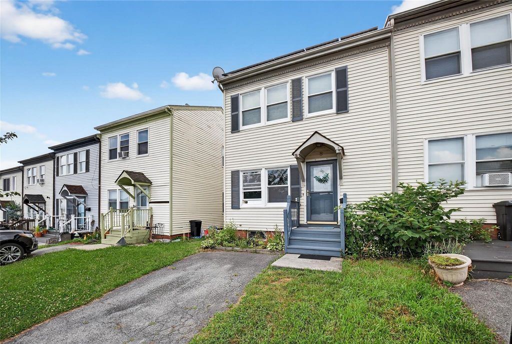 8 Washington Place, Newburgh, NY 12550