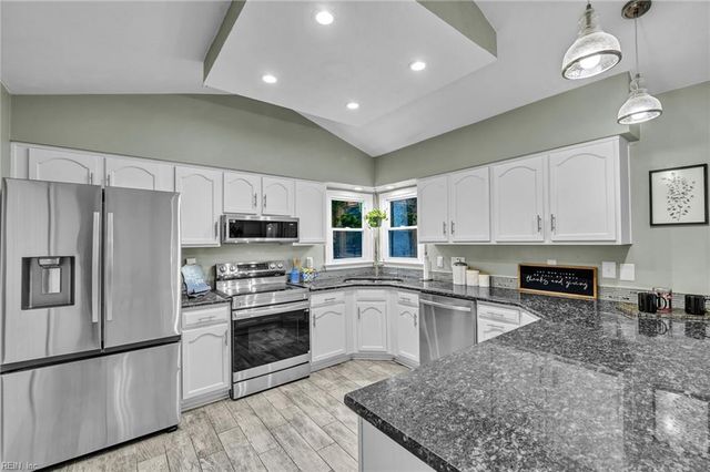 704 Yateley CT, Chesapeake, VA 23322