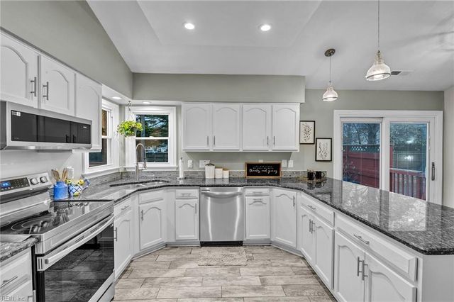 704 Yateley CT, Chesapeake, VA 23322