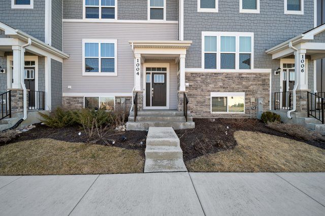 1004 Atterberg Road, South Elgin, IL 60177