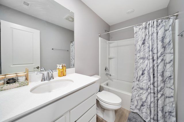 1004 Atterberg Road, South Elgin, IL 60177