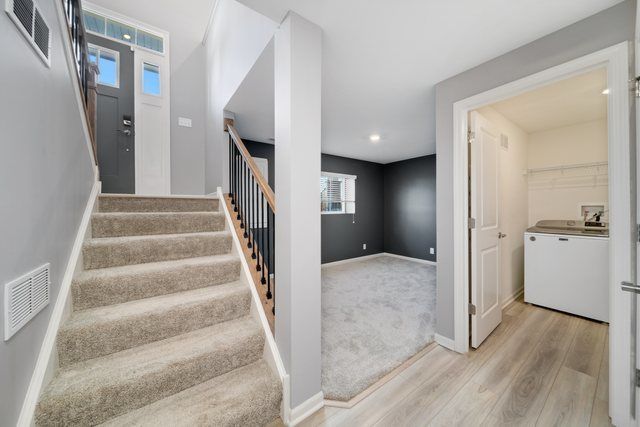 1004 Atterberg Road, South Elgin, IL 60177