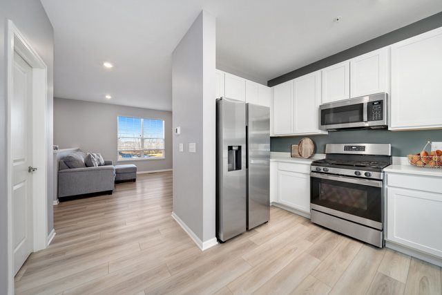 1004 Atterberg Road, South Elgin, IL 60177