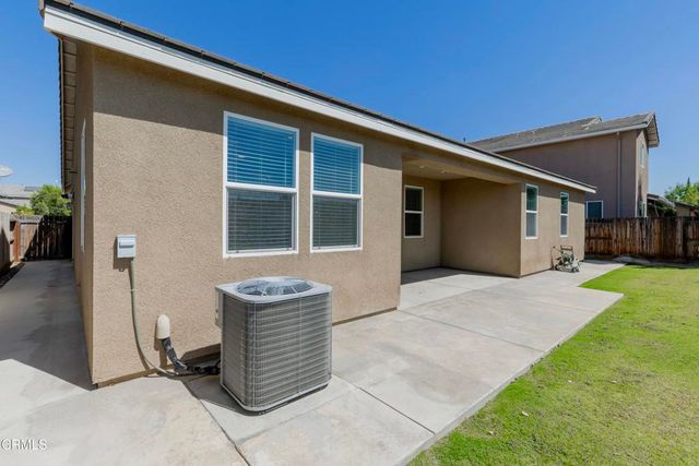 12201 Quiet Creek Way, Bakersfield, CA 93311