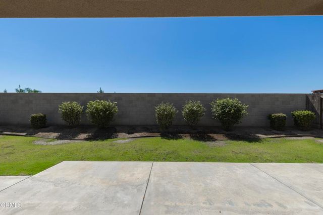 12201 Quiet Creek Way, Bakersfield, CA 93311