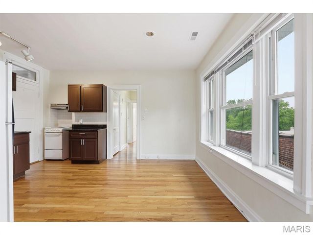 7012 Forsyth Boulevard 3W, University City, MO 63105