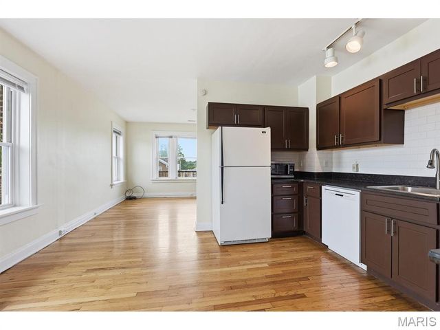 7012 Forsyth Boulevard 3W, University City, MO 63105