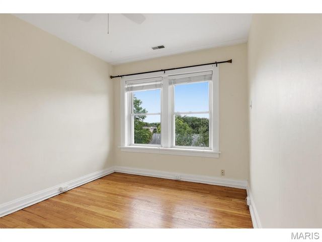 7012 Forsyth Boulevard 3W, University City, MO 63105