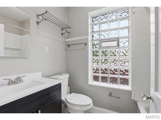 7012 Forsyth Boulevard 3W, University City, MO 63105