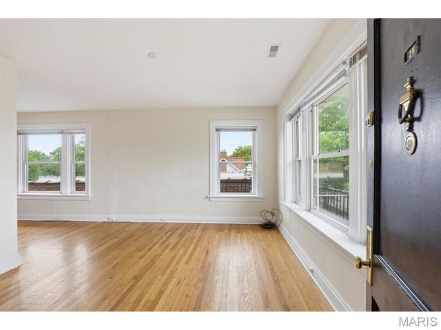 7012 Forsyth Boulevard 3W, University City, MO 63105