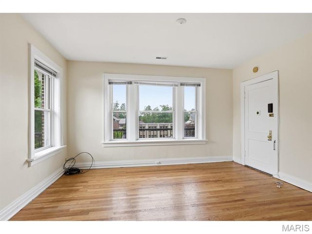 7012 Forsyth Boulevard 3W, University City, MO 63105
