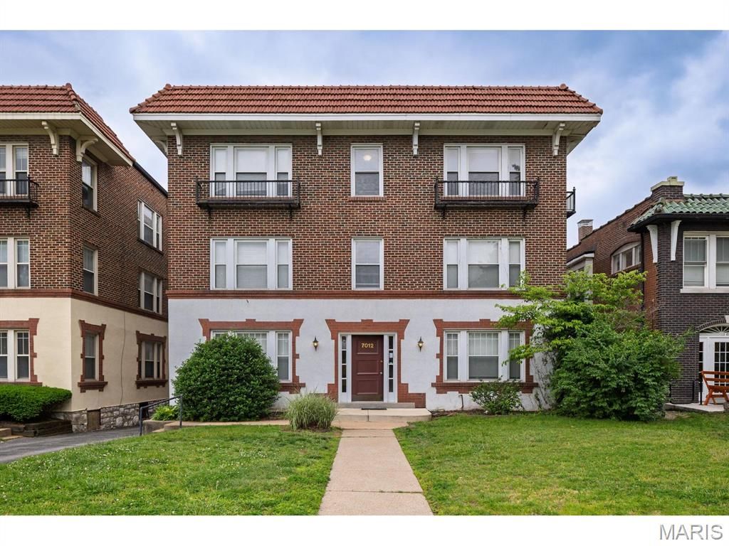 7012 Forsyth Boulevard 3W, University City, MO 63105
