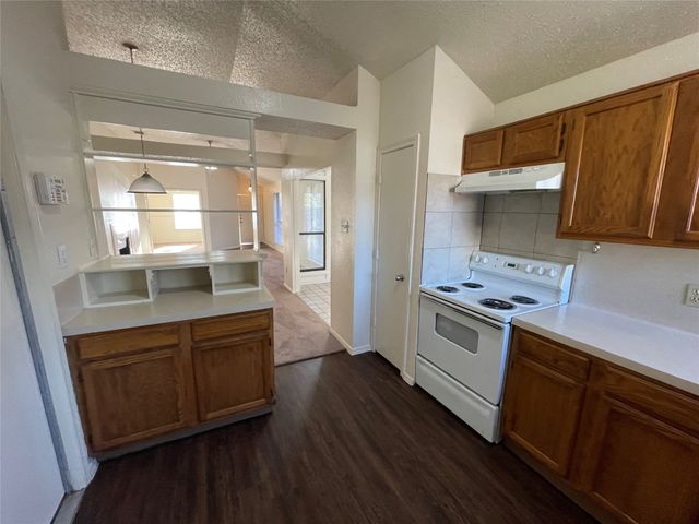 10404 Cork Oak Circle, Dallas, TX 75227