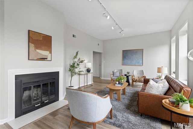 4256 Maryland 3E, St Louis, MO 63108