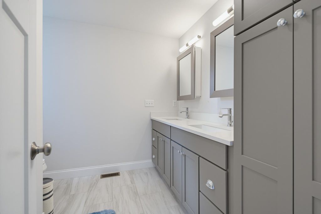 Image 15 of property listing at 24 Sage Drive # 13, Hampton, NH 03842