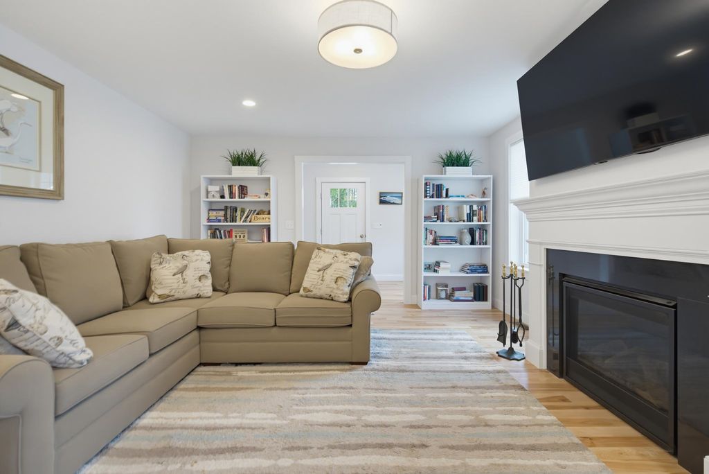 Image 5 of property listing at 24 Sage Drive # 13, Hampton, NH 03842