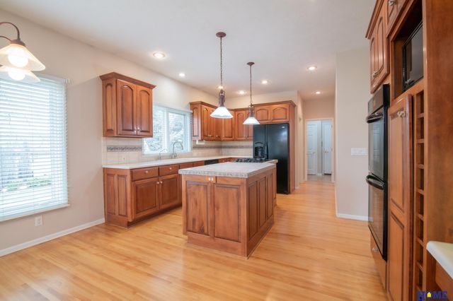 9214 Pioneer Court, Lincoln, NE 68520