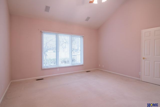 9214 Pioneer Court, Lincoln, NE 68520