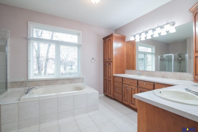 9214 Pioneer Court, Lincoln, NE 68520