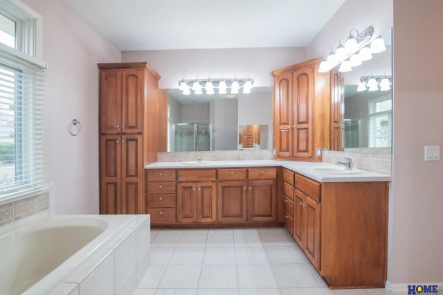 9214 Pioneer Court, Lincoln, NE 68520