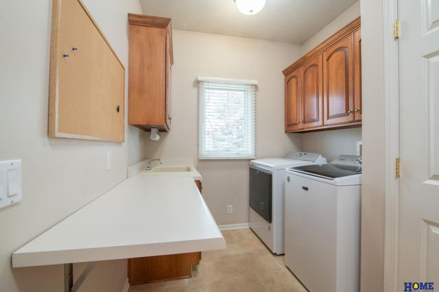 9214 Pioneer Court, Lincoln, NE 68520