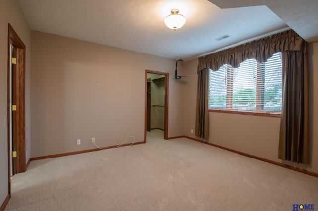 9214 Pioneer Court, Lincoln, NE 68520