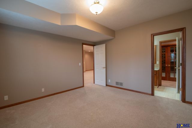 9214 Pioneer Court, Lincoln, NE 68520
