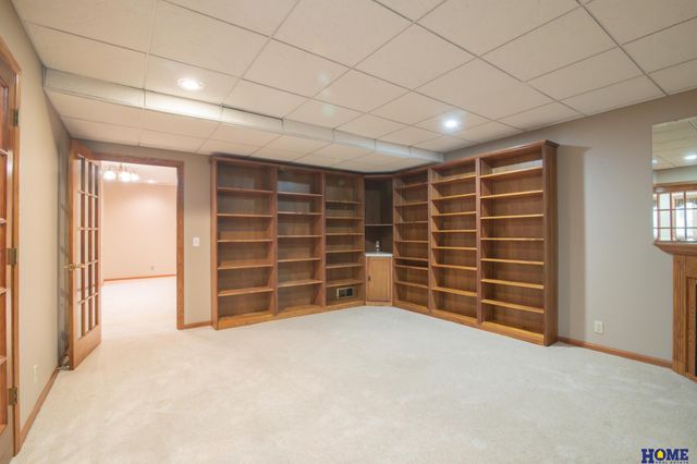 9214 Pioneer Court, Lincoln, NE 68520