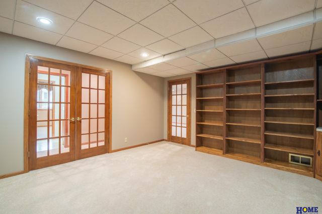 9214 Pioneer Court, Lincoln, NE 68520